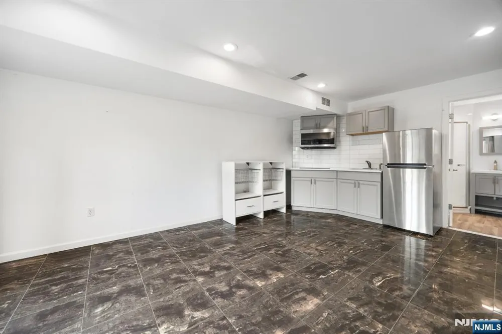 352 Gorge Cliffside Park, NJ 07010