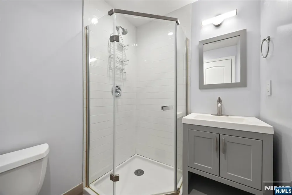 352 Gorge Cliffside Park, NJ 07010