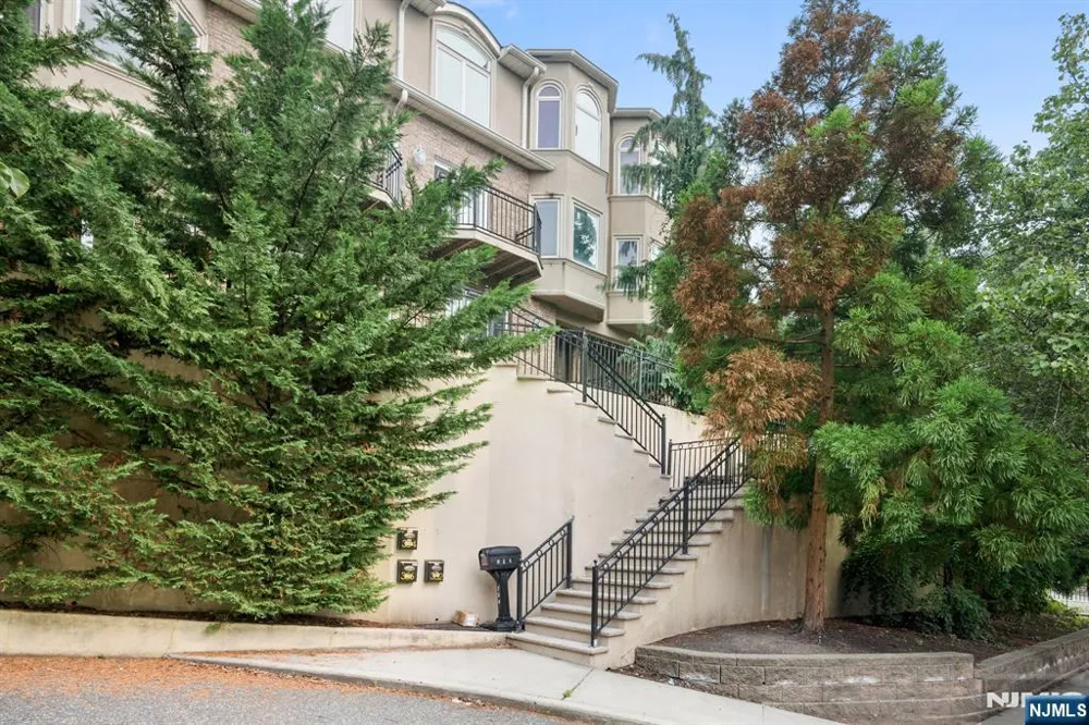 352 Gorge Cliffside Park, NJ 07010