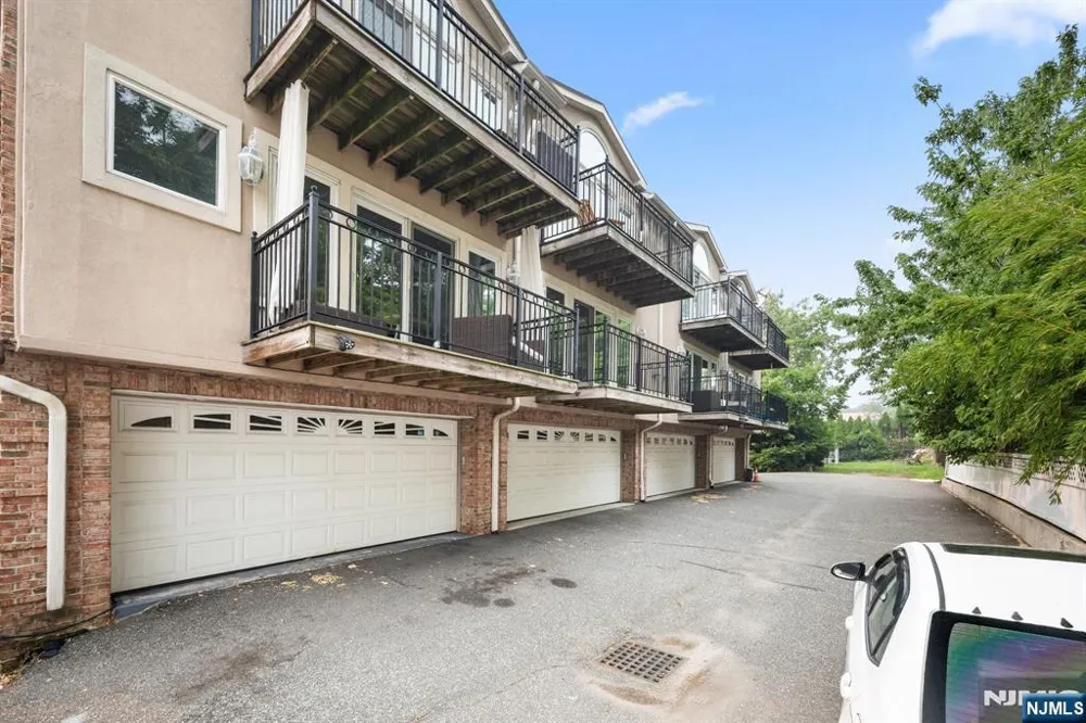352 Gorge Cliffside Park, NJ 07010