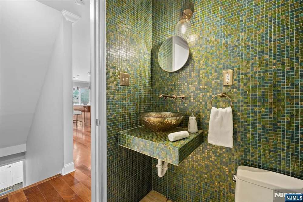 352 Gorge Cliffside Park, NJ 07010