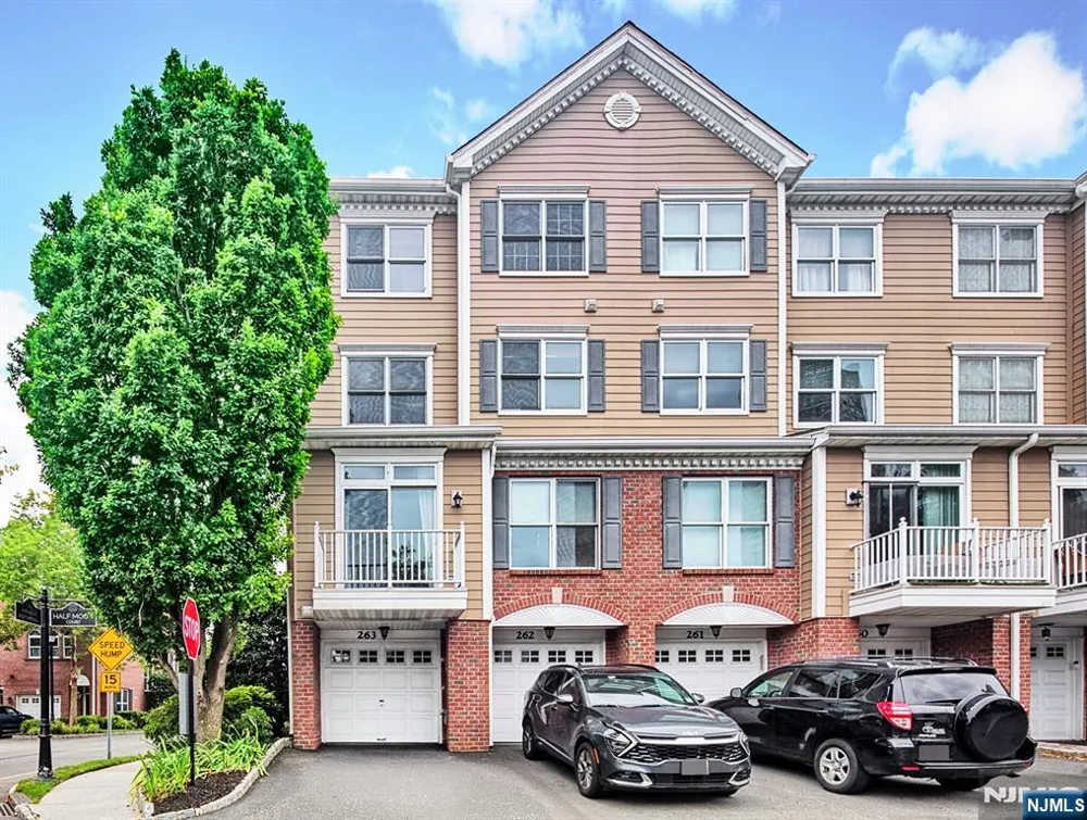 263 Halfmoon Court West New York, NJ 07093