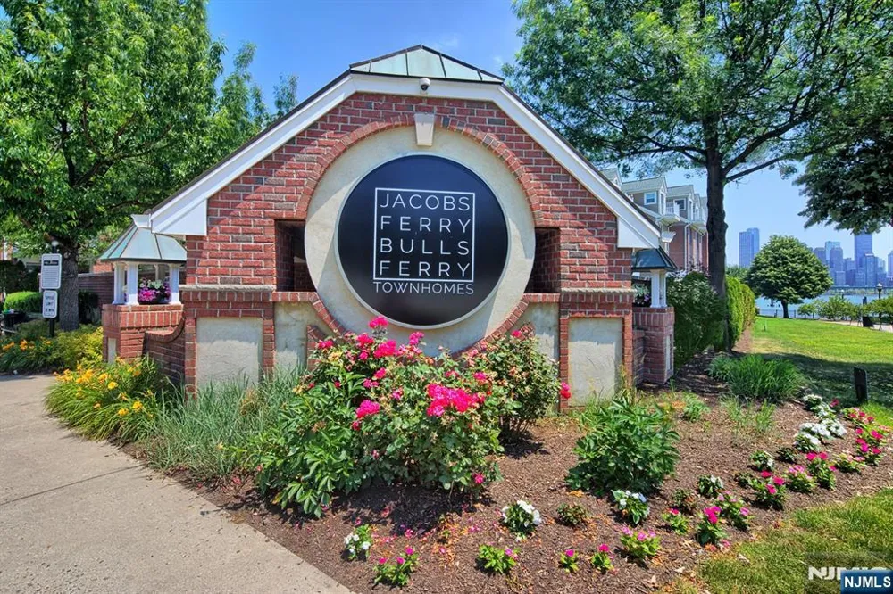 263 Halfmoon Court West New York, NJ 07093