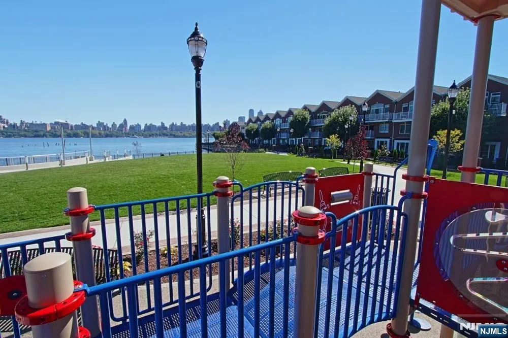 263 Halfmoon Court West New York, NJ 07093