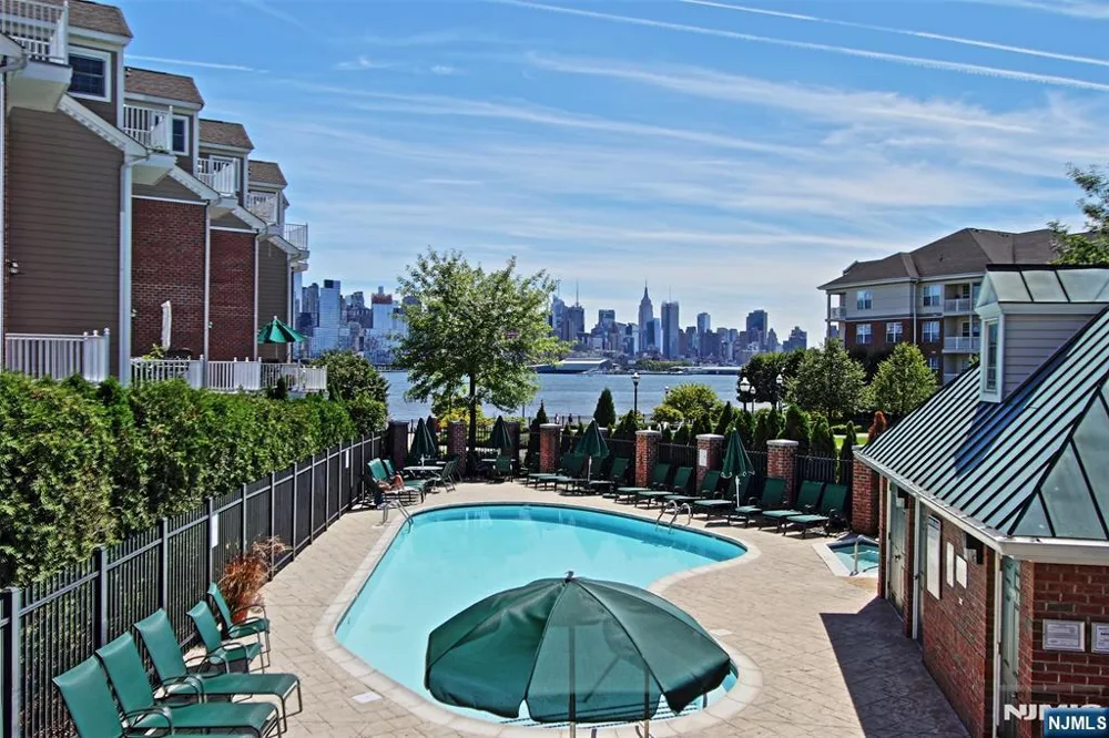 263 Halfmoon Court West New York, NJ 07093
