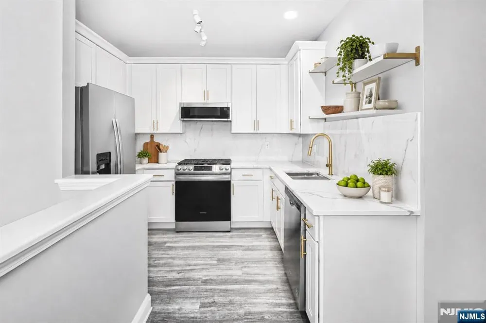 263 Halfmoon Court West New York, NJ 07093