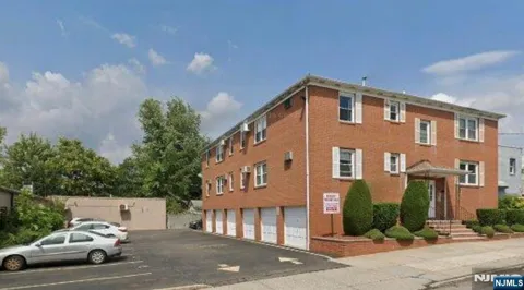 41 W Church Street 11