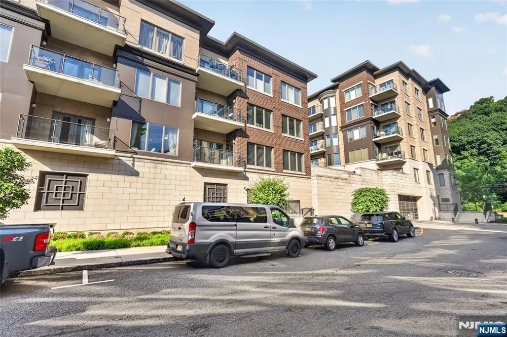 100 Eton Row 302 Weehawken, NJ 07086