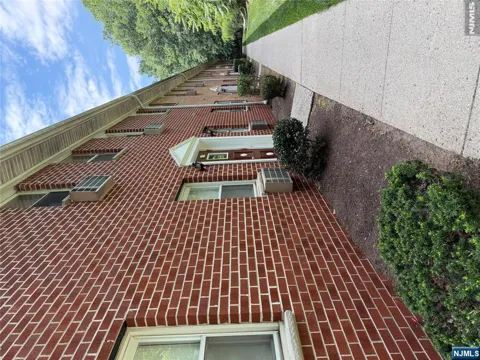 100 Pierson Miller Drive D41