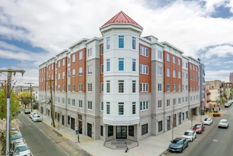 558 Market St