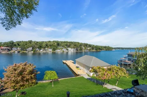 363 Lakeside Blvd