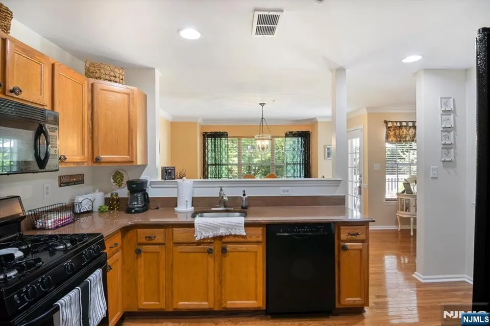 34 Ridge Drive Pompton Lakes, NJ 07442