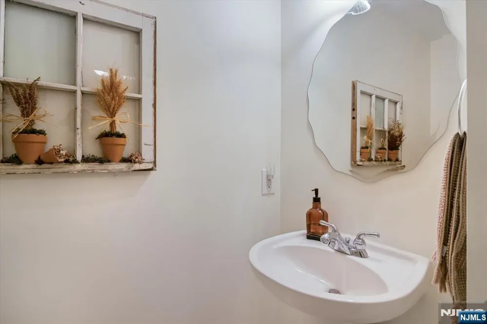 34 Ridge Drive Pompton Lakes, NJ 07442