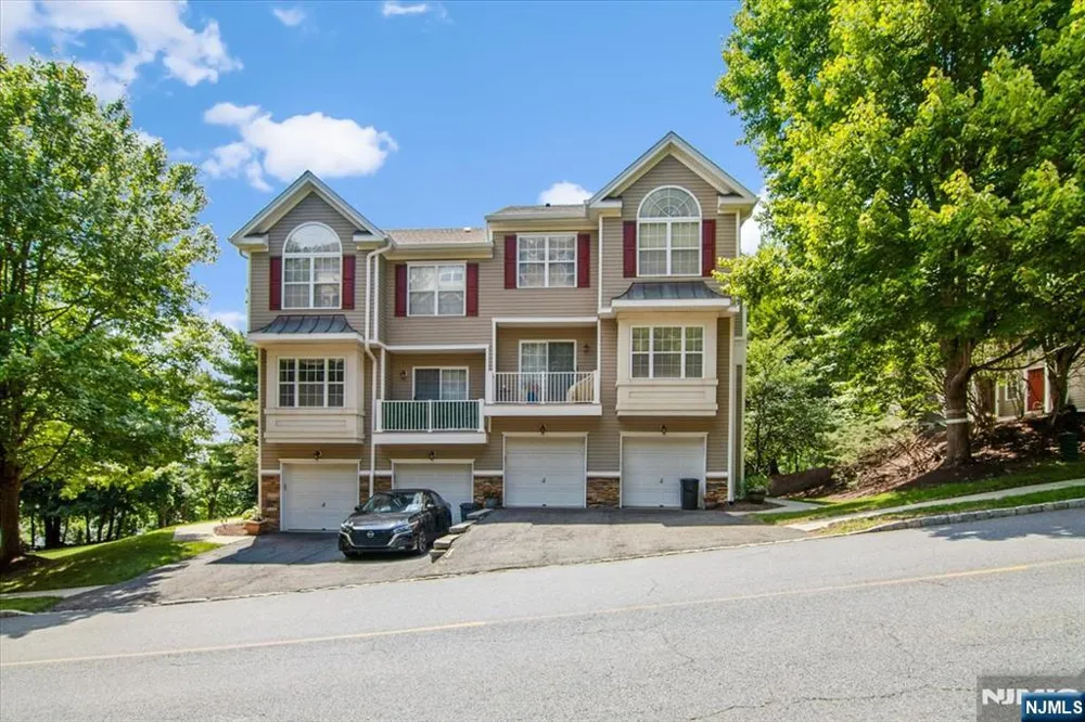 34 Ridge Drive Pompton Lakes, NJ 07442