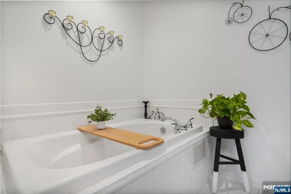 34 Ridge Drive Pompton Lakes, NJ 07442