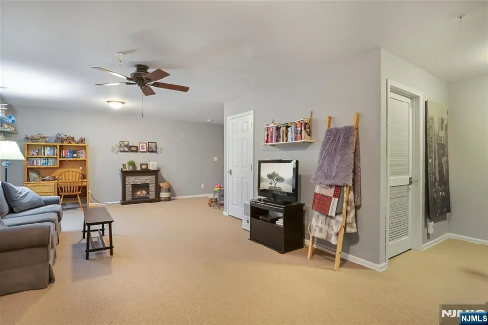 34 Ridge Drive Pompton Lakes, NJ 07442
