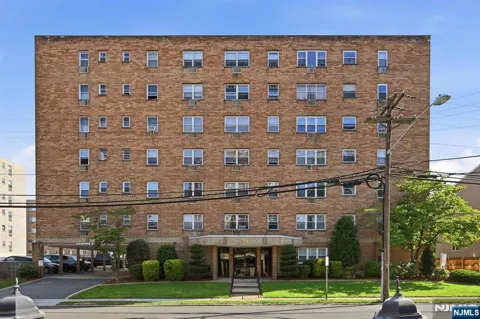 25 Jefferson Street 2F