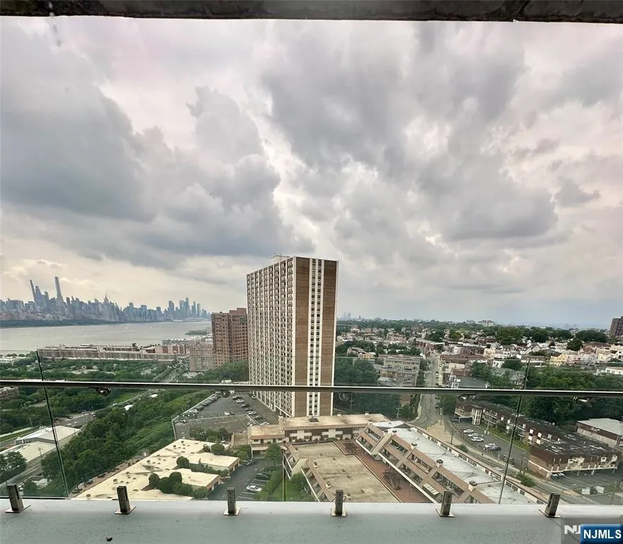 320 Adolphus Avenue 1411 Cliffside Park, NJ 07010