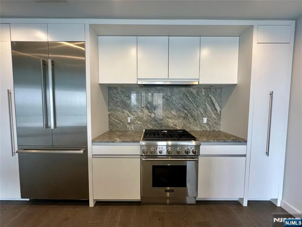 320 Adolphus Avenue 1411 Cliffside Park, NJ 07010