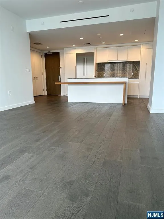 320 Adolphus Avenue 1411 Cliffside Park, NJ 07010