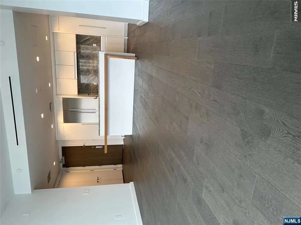 320 Adolphus Avenue 1411 Cliffside Park, NJ 07010
