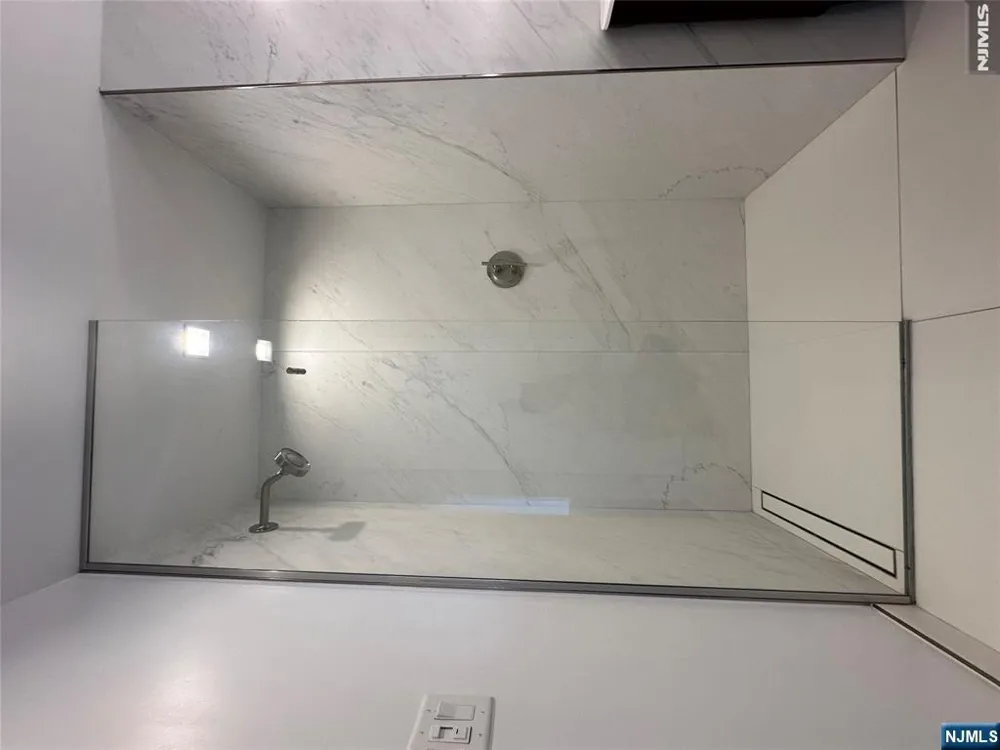 320 Adolphus Avenue 1411 Cliffside Park, NJ 07010
