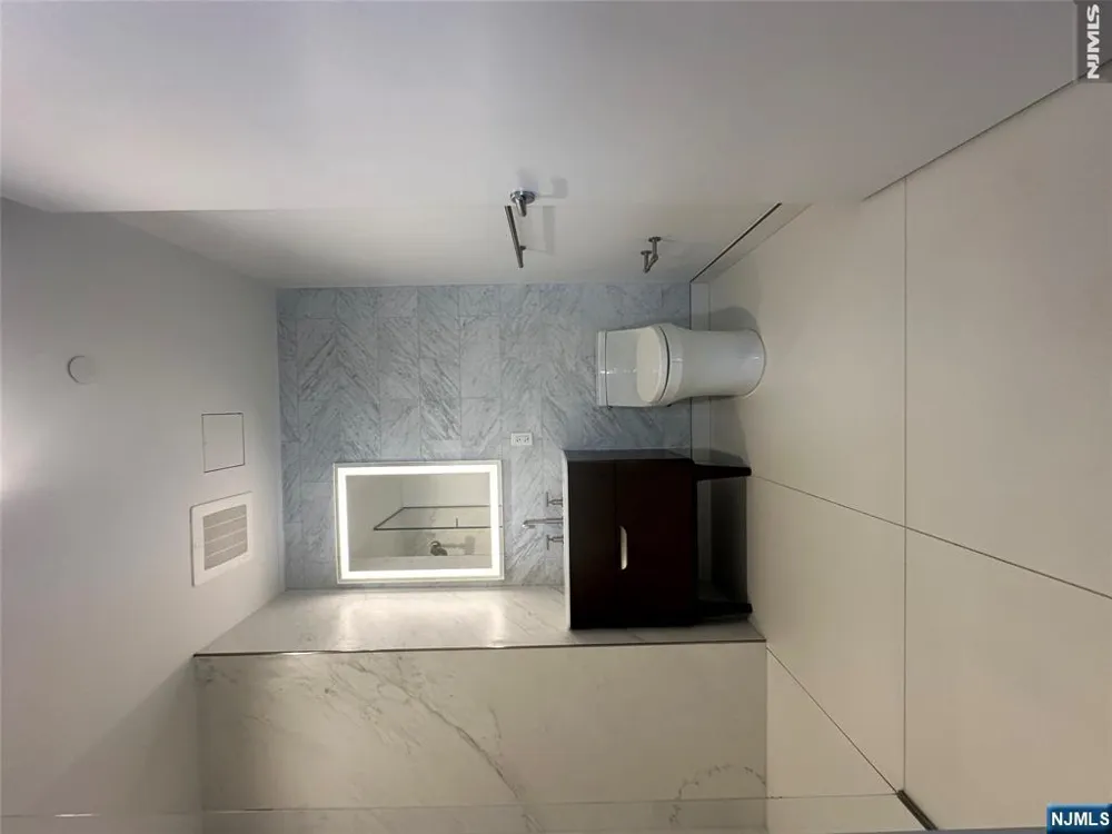 320 Adolphus Avenue 1411 Cliffside Park, NJ 07010