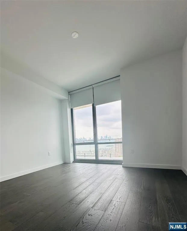 320 Adolphus Avenue 1411 Cliffside Park, NJ 07010