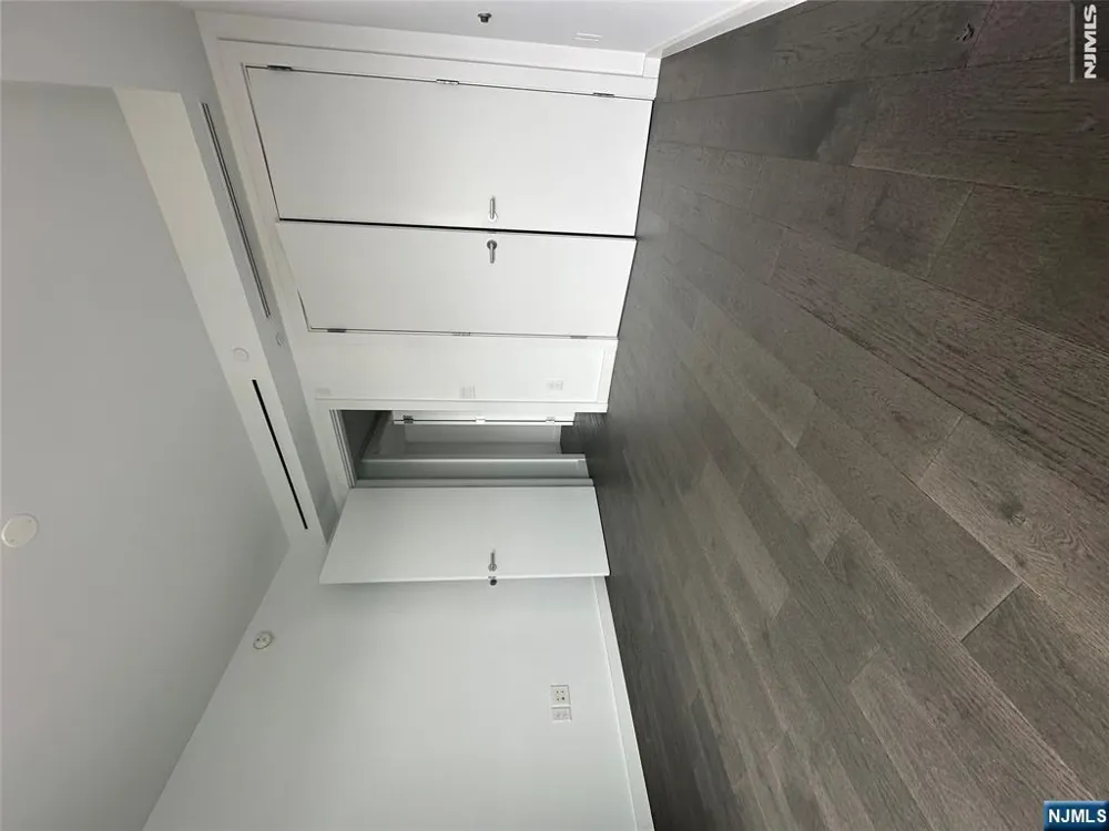 320 Adolphus Avenue 1411 Cliffside Park, NJ 07010