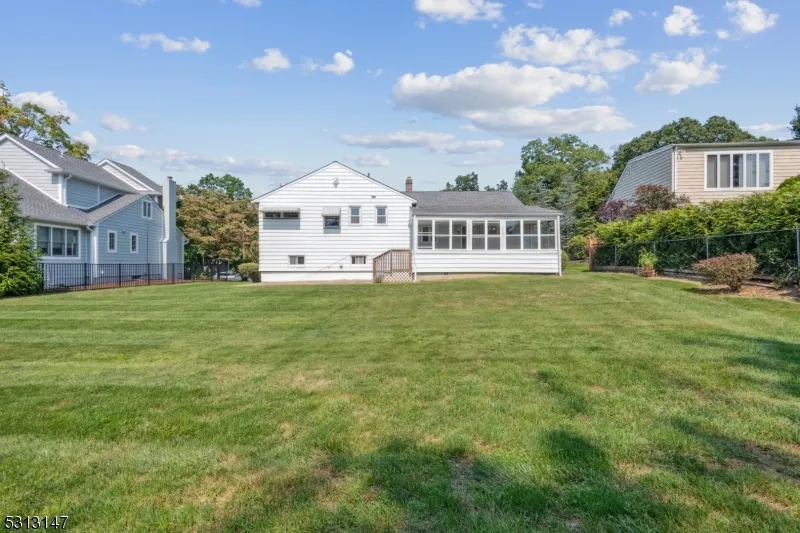 990 Washington Ave Hohokus, NJ 07423