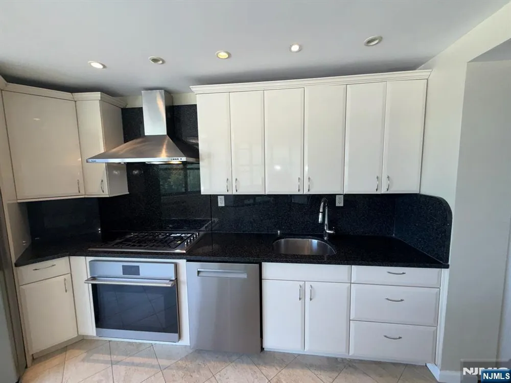 7004 Boulevard East 7C Guttenberg, NJ 07093