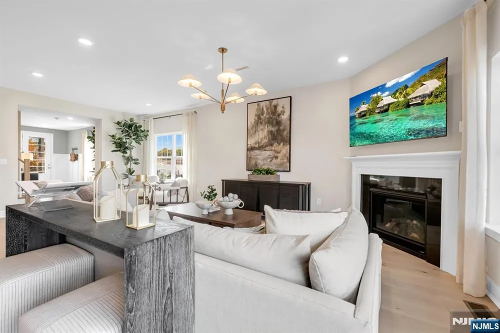 14 Belmont Place Oakland, NJ 07436