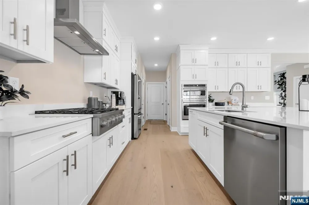 14 Belmont Place Oakland, NJ 07436
