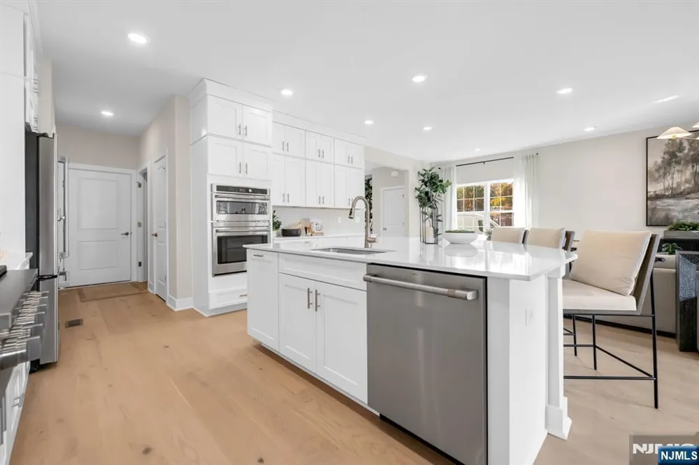 14 Belmont Place Oakland, NJ 07436