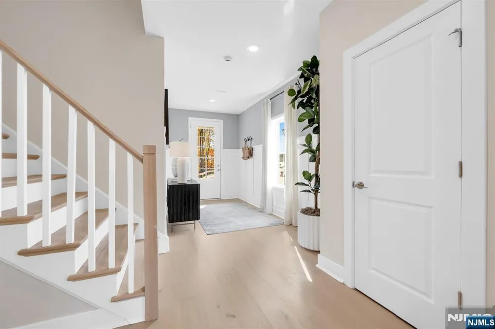 14 Belmont Place Oakland, NJ 07436