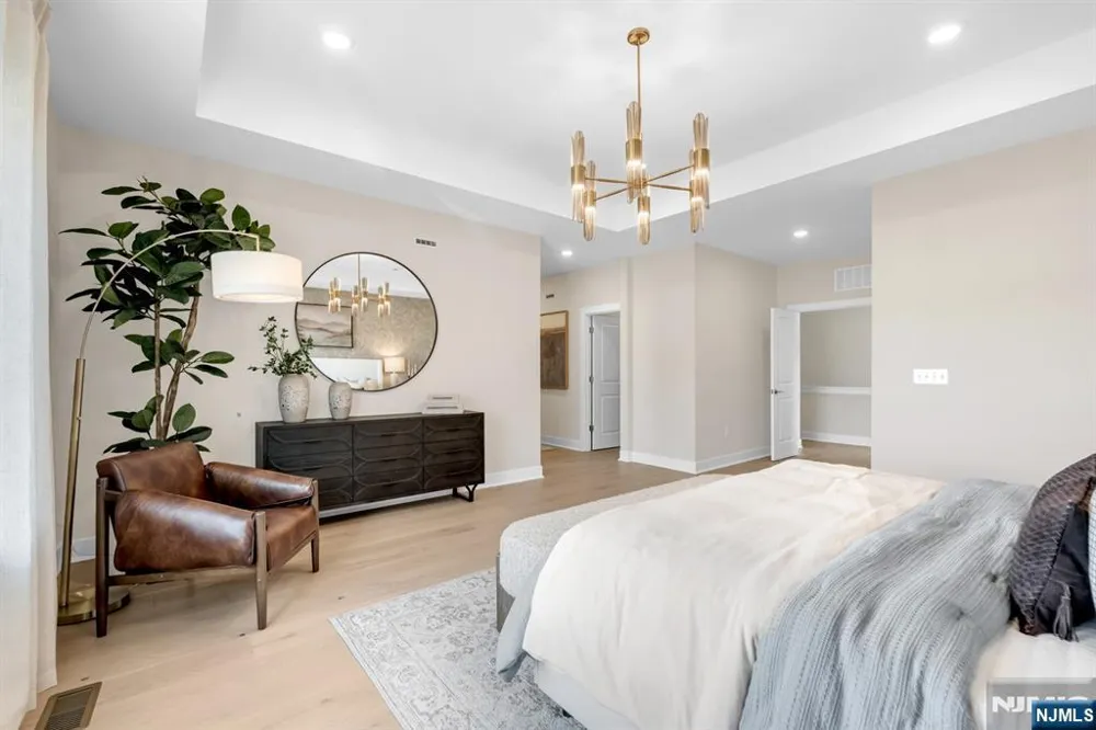 14 Belmont Place Oakland, NJ 07436