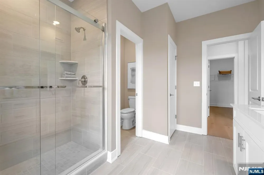 14 Belmont Place Oakland, NJ 07436
