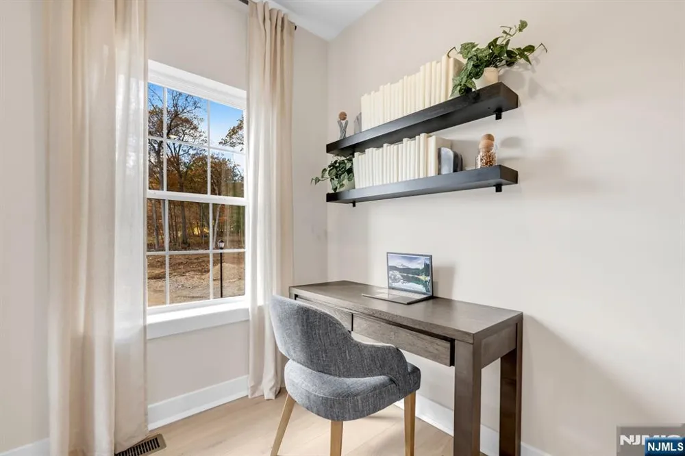 14 Belmont Place Oakland, NJ 07436