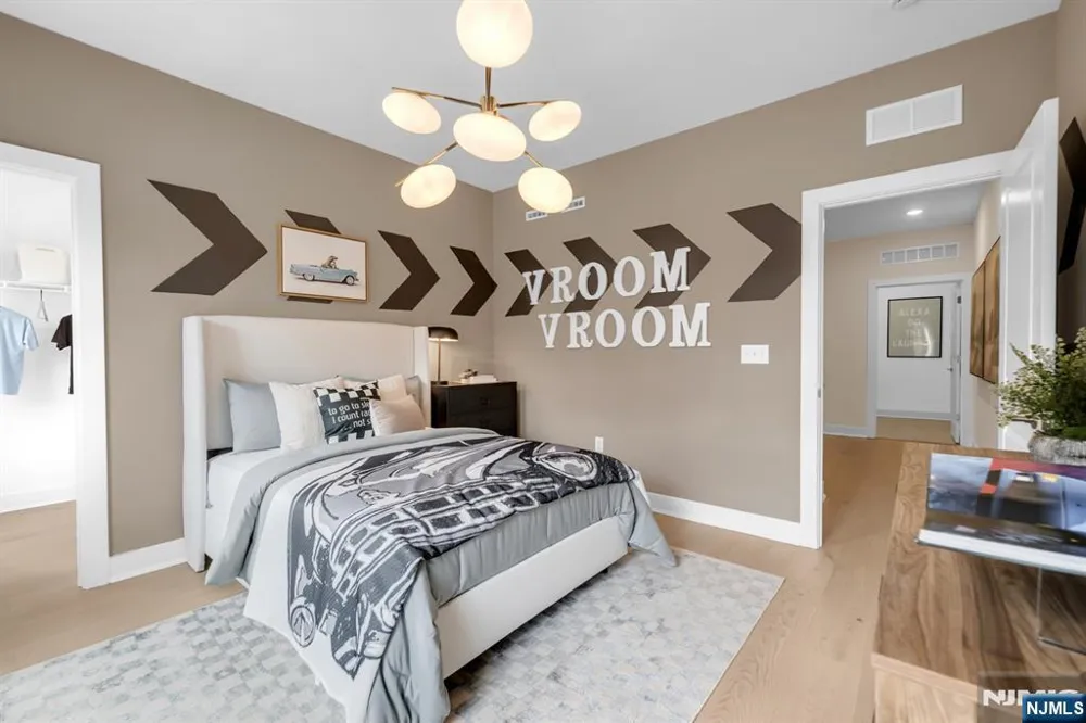 14 Belmont Place Oakland, NJ 07436