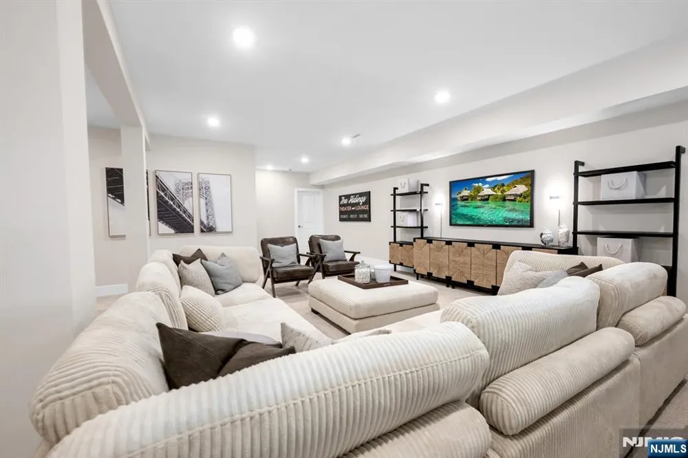 14 Belmont Place Oakland, NJ 07436