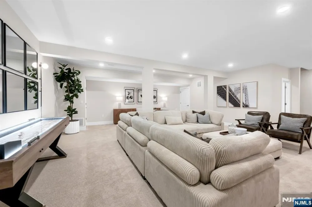 14 Belmont Place Oakland, NJ 07436