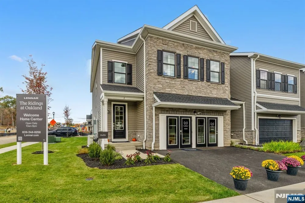 14 Belmont Place Oakland, NJ 07436