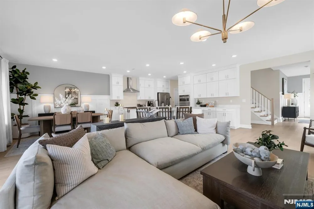 14 Belmont Place Oakland, NJ 07436