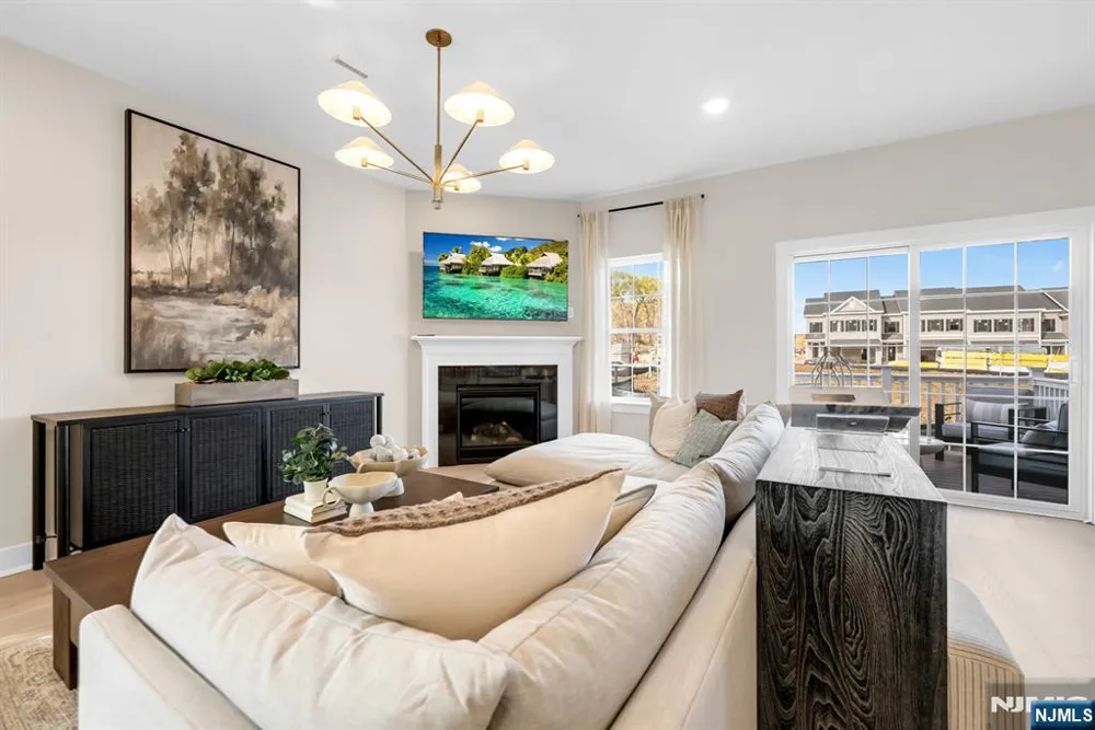 14 Belmont Place Oakland, NJ 07436