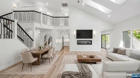 836 Hemlock Court