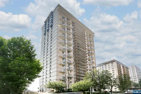 160 Overlook Avenue 19D