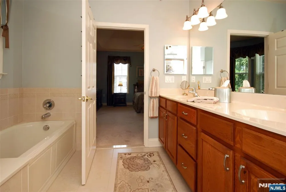 4 QUARRY Drive B3 Woodland Park, NJ 07424