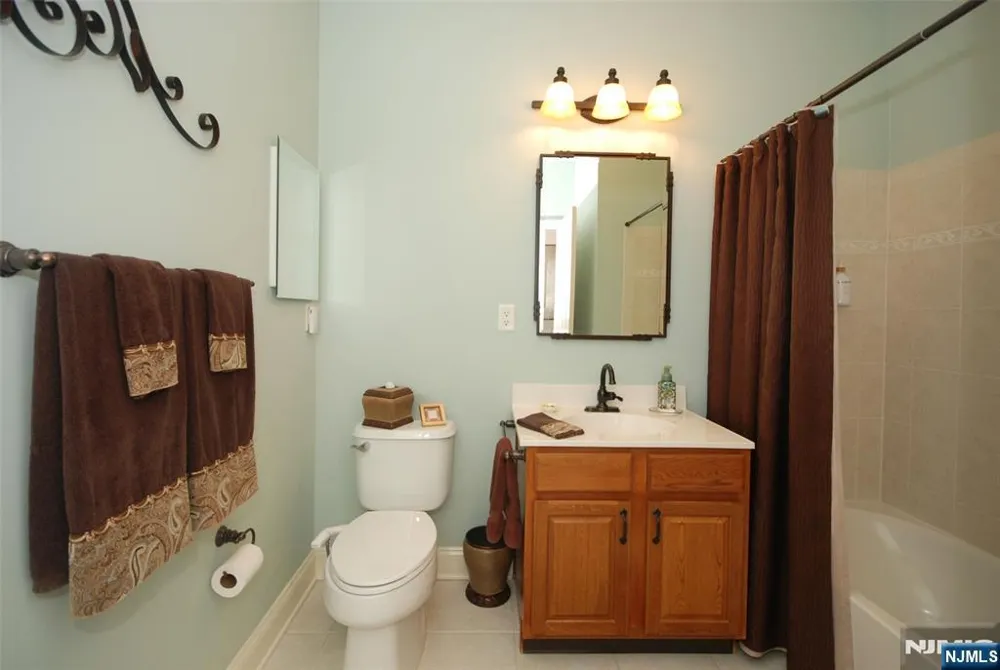 4 QUARRY Drive B3 Woodland Park, NJ 07424