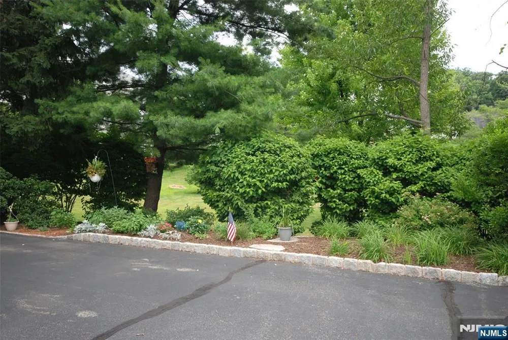 4 QUARRY Drive B3 Woodland Park, NJ 07424