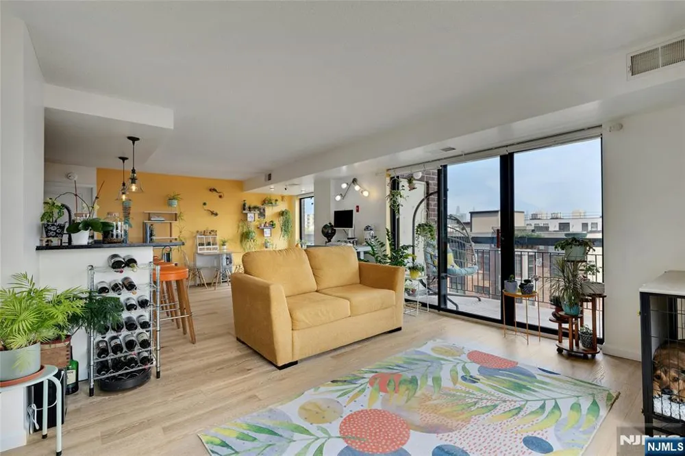 700 1st Street 6H Hoboken, NJ 07030